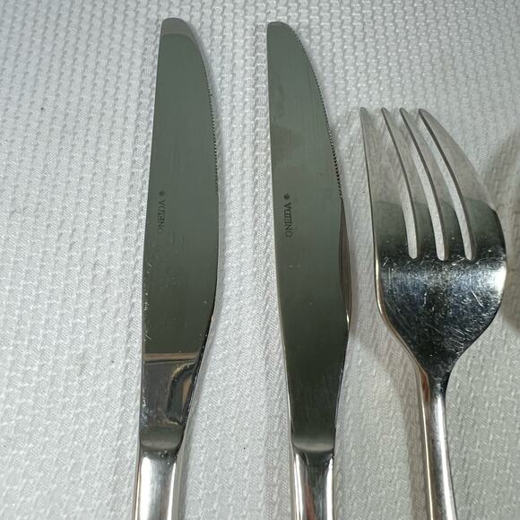 Oneida Etta Piece Everyday Flatware Set - Picture 7 of 13